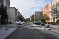 Félidőben a Puskás Tivadar körút felújítása, nő a parkolóhelyek száma